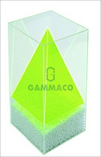 ปริซึมฐานสี่เหลี่ยมจัตุรัส ภายในปิระมิด